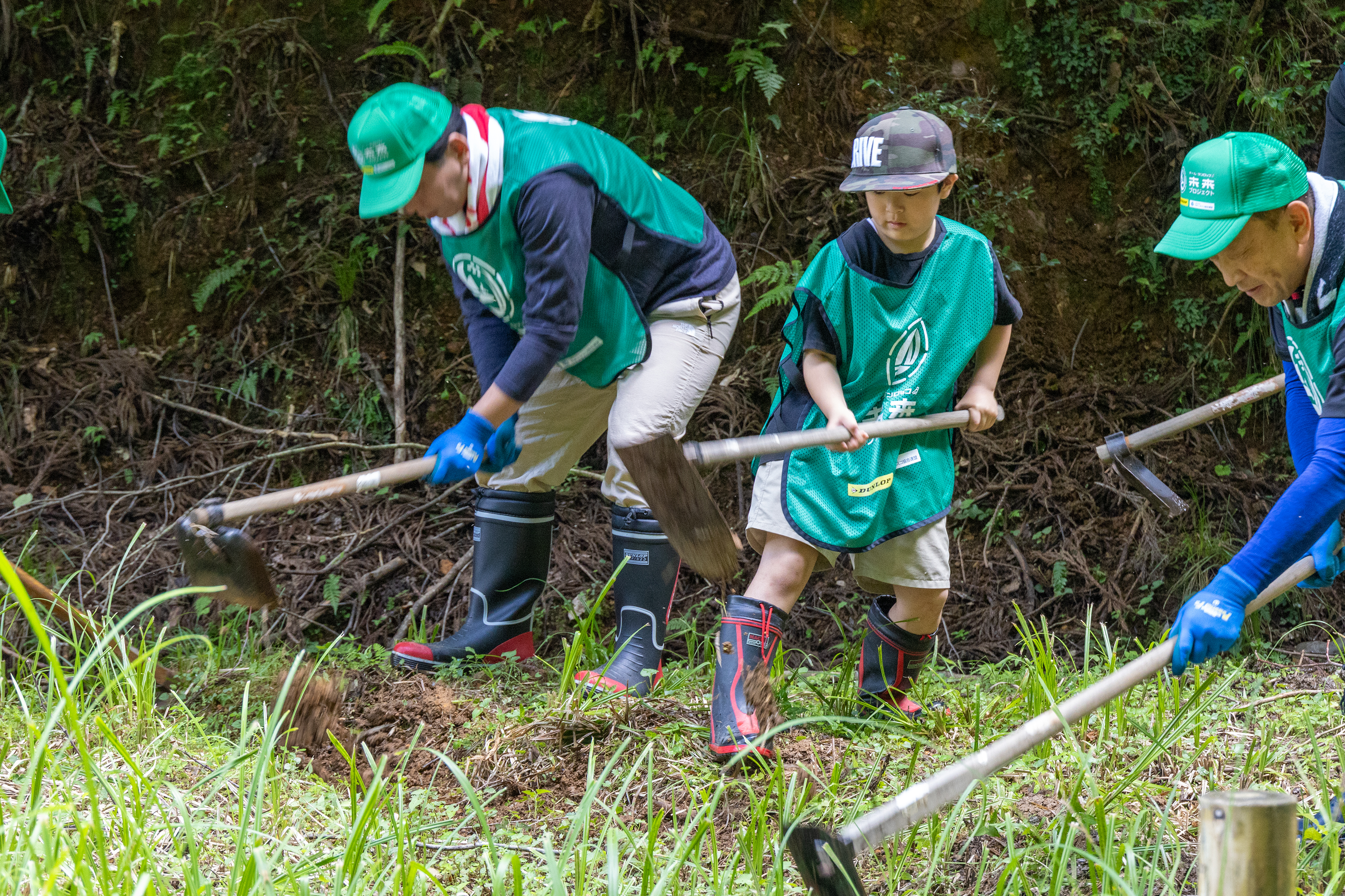 草刈り・泥上げ作業