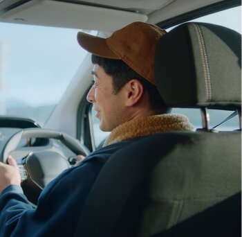 みんなの新しい毎日が、走りだしてる。夏も冬も、これ一本。次世代オールシーズンタイヤ