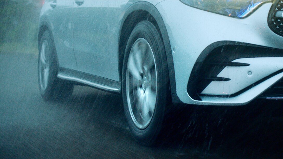 大雨の高速道路でも安心感がある